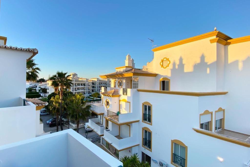 Albufeira Central Apartment, 10 Mins Walk To Beach Luaran gambar